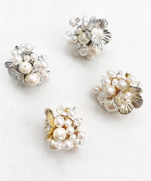 Zoule(ゾーラ)の「Zoule ゾーラ:pearl bouquet 淡水パールブーケピアス(ピアス(両耳用)・レディース・ゴールド/シルバー・FREE)」の3枚目の写真