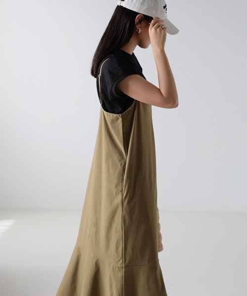 Fizz（フィズ）の「【Fizz/フィズ】　スパンツイル　裾フレアキャミワンピース（ワンピース・レディース・ブラック/オリーブ/ブルー/カーキ/グレイッシュベージュ・M/L）」の22枚目の写真