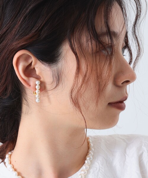 jour couture(ジュールクチュール)の「【別注】jour couture / full.01 パールイヤリング(イヤリング・レディース・ホワイト・ONE SIZE)」の4枚目の写真