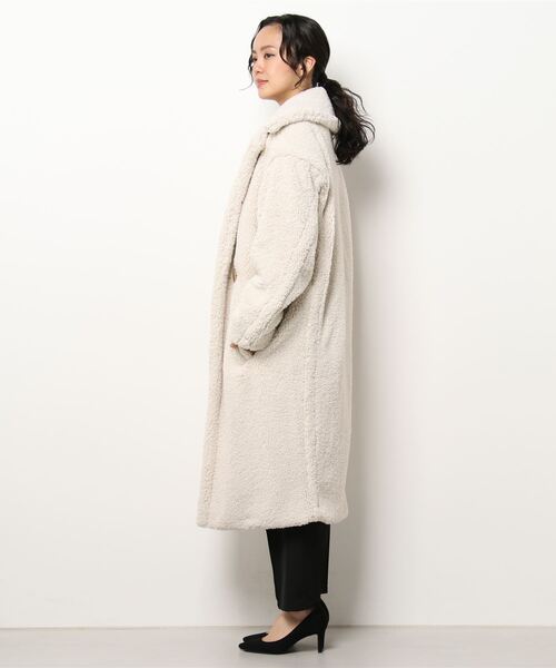 APPARIS(アパリス)の「【APPARIS/アパリス】ビッグカラーロングボアコート(その他アウター・レディース・ホワイト/ワインレッド・34)」の3枚目の写真