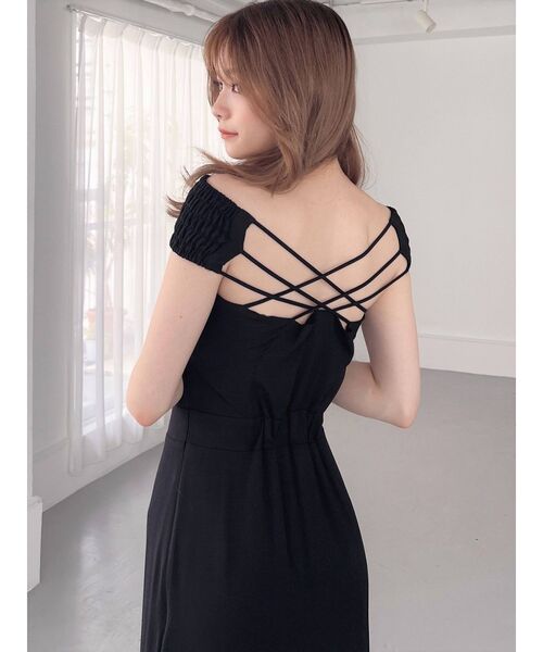 RESEXXY（リゼクシー）の「バッククロスオフショルワンピース（ワンピース・レディース・ブラック/イエロー/アイボリー・FREE）」の4枚目の写真