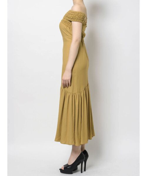 RESEXXY（リゼクシー）の「バッククロスオフショルワンピース（ワンピース・レディース・ブラック/イエロー/アイボリー・FREE）」の19枚目の写真