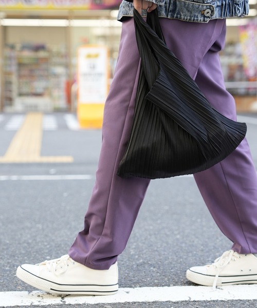 IAMUSE(アイアミューズ)の「【クルっと結んでバッグにIN♪】コンパクトプリーツエコバッグ S0302【IAMUSE】(エコバッグ/サブバッグ・レディース・ブラック/グレー/モカ/グリーン/パープル/スモークピンク・FREE)」の2枚目の写真