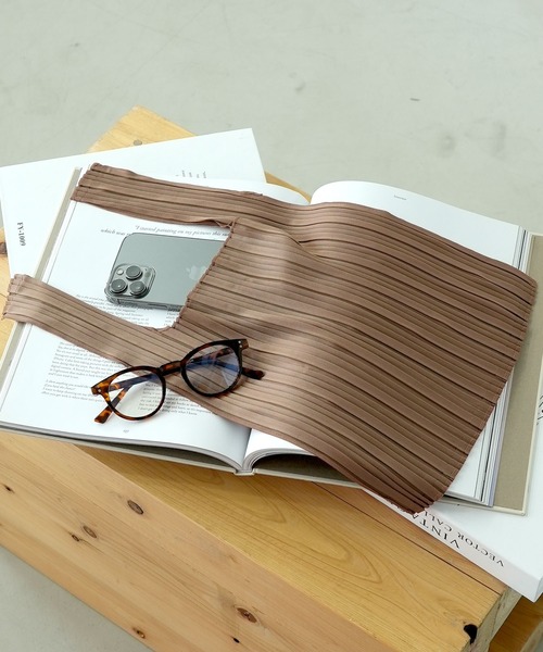 IAMUSE(アイアミューズ)の「【クルっと結んでバッグにIN♪】コンパクトプリーツエコバッグ S0302【IAMUSE】(エコバッグ/サブバッグ・レディース・ブラック/グレー/モカ/グリーン/パープル/スモークピンク・FREE)」の18枚目の写真