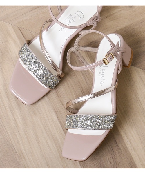 artemis by DIANA(アルテミスバイダイアナ)の「チャンキーヒールグリッターサンダル(サンダル・レディース・ホワイト/ブラック/ベージュ・S/M/L/XL)」の4枚目の写真