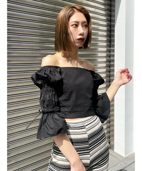 EMODA（エモダ）の「ボックスパフスリーブトップ（シャツ/ブラウス・レディース・ブラック/ベージュ/グレー/ブルー・FREE）」の2枚目の写真