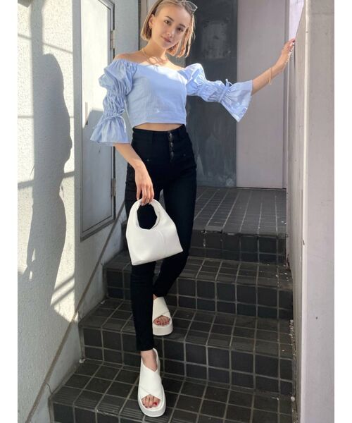 EMODA（エモダ）の「ボックスパフスリーブトップ（シャツ/ブラウス・レディース・ブラック/ベージュ/グレー/ブルー・FREE）」の17枚目の写真