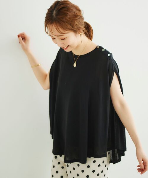 le.coeur blanc(ルクールブラン)の「ポンチョライクニットプルオーバー(ニット/セーター・レディース・ライトグレー/ブラック/ダークグリーン・38)」の2枚目の写真