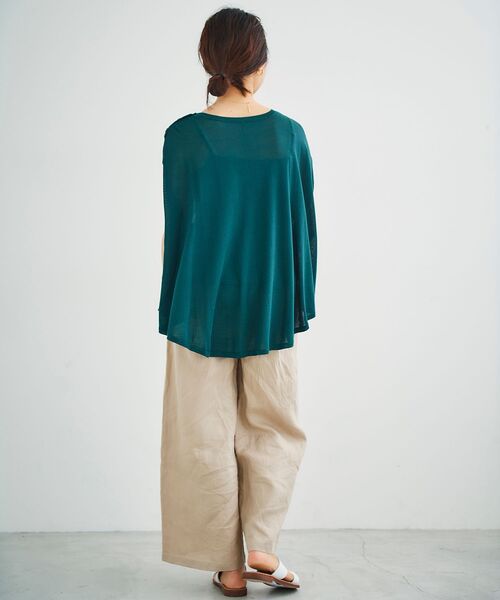 le.coeur blanc(ルクールブラン)の「ポンチョライクニットプルオーバー(ニット/セーター・レディース・ライトグレー/ブラック/ダークグリーン・38)」の4枚目の写真