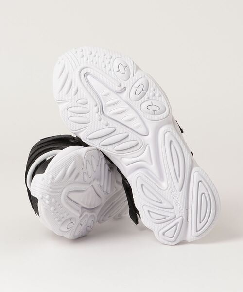 adidas（アディダス）の「adidas OZWEEGO SANDAL / アディダス