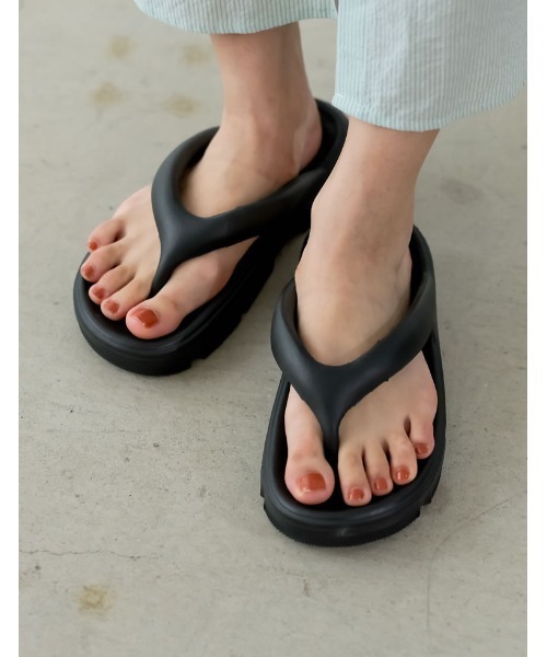 Re:EDIT（リエディ）の「軽量スポーティビーチサンダル（サンダル・レディース・ホワイト/ブラック・S～Ｍ/M～Ｌ/L～LL）」の11枚目の写真