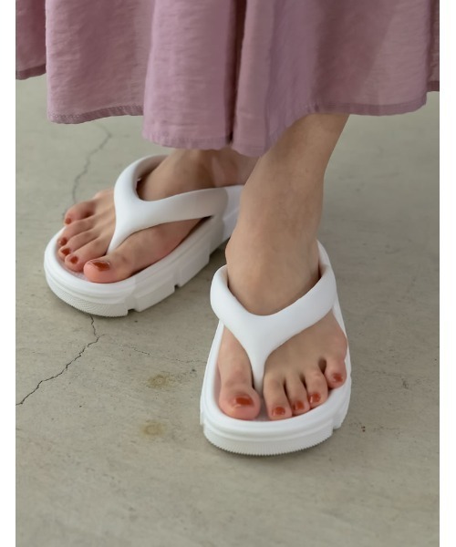 Re:EDIT（リエディ）の「軽量スポーティビーチサンダル（サンダル・レディース・ホワイト/ブラック・S～Ｍ/M～Ｌ/L～LL）」の13枚目の写真