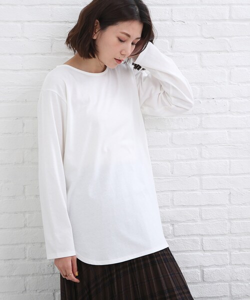 SHOO・LA・RUE（シューラルー）の「◆【レイヤードでこなれ感♪】裾ラウンドベーシック トップス（Tシャツ/カットソー・レディース・チャコールグレー/ブラック/ホワイト系/ブラック系2・03/02）」の2枚目の写真