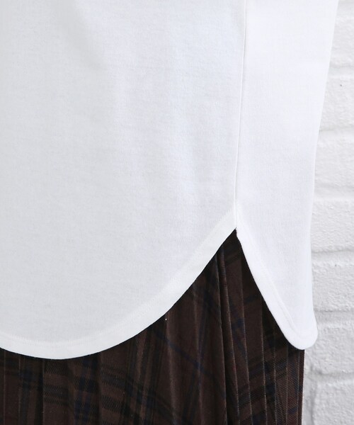 SHOO・LA・RUE（シューラルー）の「◆【レイヤードでこなれ感♪】裾ラウンドベーシック トップス（Tシャツ/カットソー・レディース・チャコールグレー/ブラック/ホワイト系/ブラック系2・03/02）」の11枚目の写真