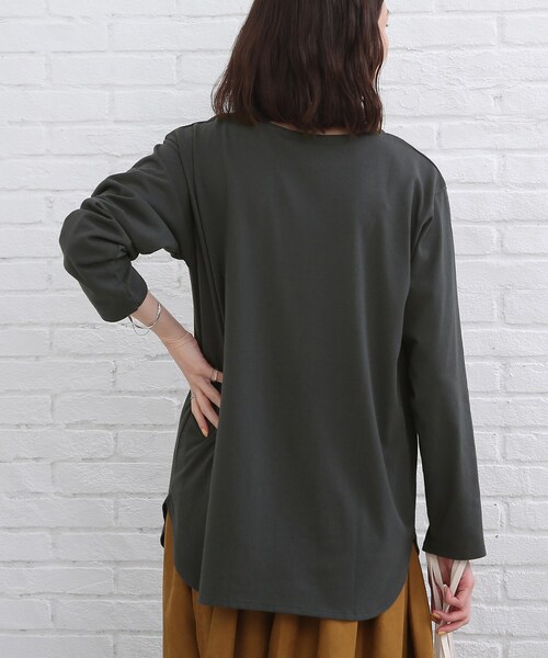 SHOO・LA・RUE（シューラルー）の「◆【レイヤードでこなれ感♪】裾ラウンドベーシック トップス（Tシャツ/カットソー・レディース・チャコールグレー/ブラック/ホワイト系/ブラック系2・03/02）」の14枚目の写真