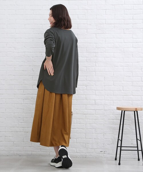 SHOO・LA・RUE（シューラルー）の「◆【レイヤードでこなれ感♪】裾ラウンドベーシック トップス（Tシャツ/カットソー・レディース・チャコールグレー/ブラック/ホワイト系/ブラック系2・03/02）」の16枚目の写真