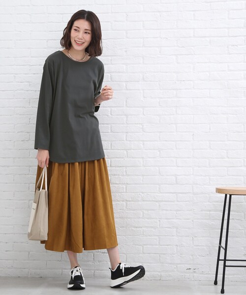 SHOO・LA・RUE（シューラルー）の「◆【レイヤードでこなれ感♪】裾ラウンドベーシック トップス（Tシャツ/カットソー・レディース・チャコールグレー/ブラック/ホワイト系/ブラック系2・03/02）」の17枚目の写真