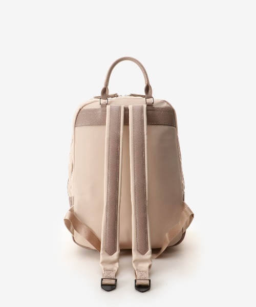 & chouette(アンドシュエット)の「バイカラースクエアリュック(PC対応)(バックパック/リュック・レディース・ブラック/グレイッシュベージュ・FREE)」の4枚目の写真