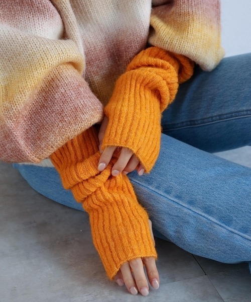 andme（アンドミー）の「5Gリブニットアームウォーマー（アームカバー・レディース・ブラック/オフホワイト/グレイッシュベージュ/オレンジ/ピンク/グレー・F(M)）」の6枚目の写真