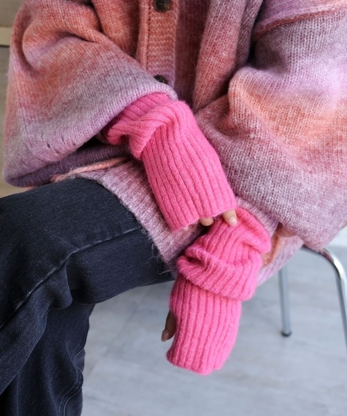 andme（アンドミー）の「5Gリブニットアームウォーマー（アームカバー・レディース・ブラック/オフホワイト/グレイッシュベージュ/オレンジ/ピンク/グレー・F(M)）」の7枚目の写真
