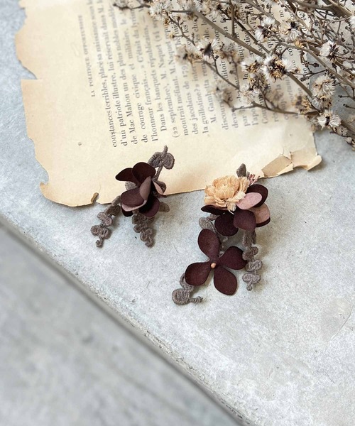 m.soeur（エムスール）の「秋色アジサイのイヤリング（イヤリング・レディース・ブラウン/グリーン/ワインレッド/グレー・FREE）」の5枚目の写真