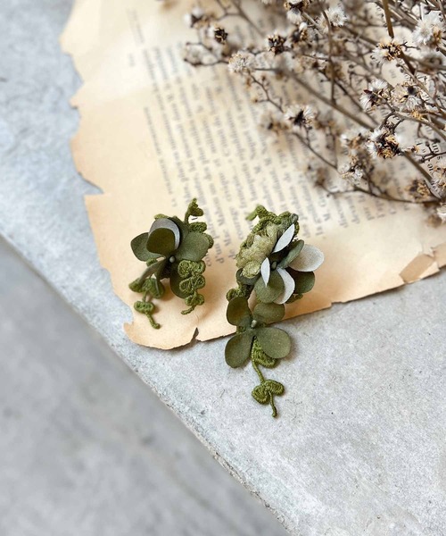 m.soeur（エムスール）の「秋色アジサイのイヤリング（イヤリング・レディース・ブラウン/グリーン/ワインレッド/グレー・FREE）」の6枚目の写真