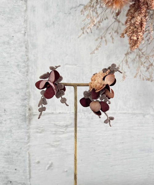 m.soeur（エムスール）の「秋色アジサイのイヤリング（イヤリング・レディース・ブラウン/グリーン/ワインレッド/グレー・FREE）」の8枚目の写真