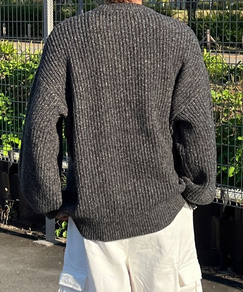 kutir(クティール)の「クルーネックメランジニット(ニット/セーター・メンズ・グレー/ブラウン/ブラック・MEDIUM/LARGE)」の8枚目の写真