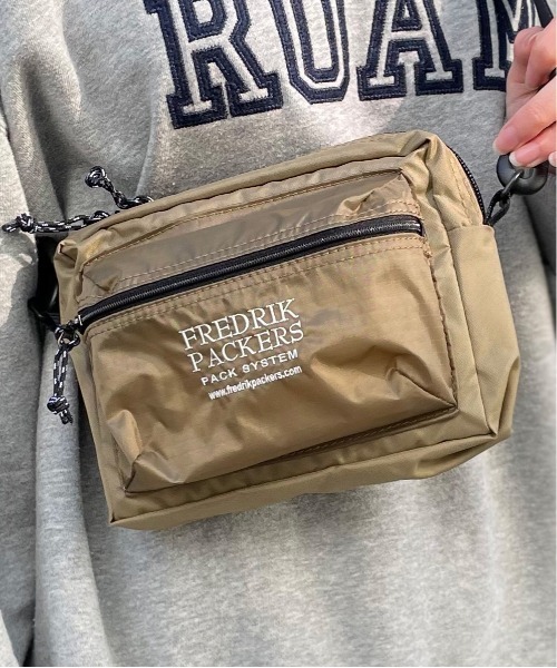 FREDRIK PACKERS(フレドリックパッカーズ)の「【FREDRIK PACKERS】ACCORD SHOULDER(ショルダーバッグ・レディース・ブラック/ベージュ・FREE)」の4枚目の写真