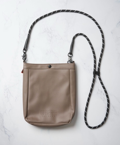 UNIVERSAL OVERALL(ユニバーサルオーバーオール)の「【UNIVERSAL OVERALL】EMBOSS LOGO SEIL SHOULDER / エンボスロゴ ショルダーバッグ(ショルダーバッグ・レディース・ブラック/ブラウン/ベージュ/ミント・FREE)」の3枚目の写真