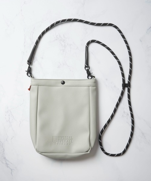UNIVERSAL OVERALL(ユニバーサルオーバーオール)の「【UNIVERSAL OVERALL】EMBOSS LOGO SEIL SHOULDER / エンボスロゴ ショルダーバッグ(ショルダーバッグ・レディース・ブラック/ブラウン/ベージュ/ミント・FREE)」の4枚目の写真