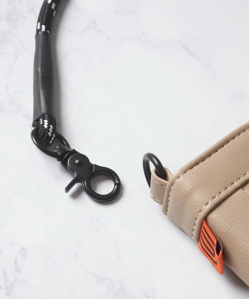 UNIVERSAL OVERALL(ユニバーサルオーバーオール)の「【UNIVERSAL OVERALL】EMBOSS LOGO SEIL SHOULDER / エンボスロゴ ショルダーバッグ(ショルダーバッグ・レディース・ブラック/ブラウン/ベージュ/ミント・FREE)」の9枚目の写真