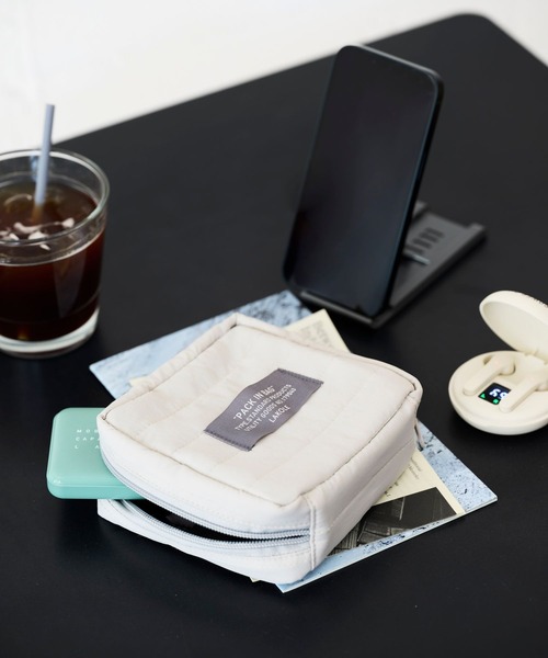 LAKOLE(ラコレ)の「キルティングスクエアポーチ(S) / 178266(ポーチ・レディース・グレー/ブラック/ホワイト/ベージュ・FREE)」の19枚目の写真