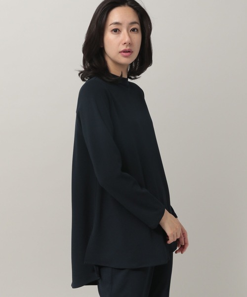 Elura(エルーラ)の「ラクに着るセレモニーモックチュニック(Tシャツ/カットソー・レディース・ブラック/ピンクベージュ/ネイビー・SMALL/MEDIUM/LARGE)」の2枚目の写真