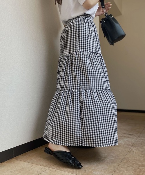 Reurie'(レウリィ)の「【ZOZO限定】ギンガムチェックスカート / ティアード フレア ロングスカート ロング丈 モノトーン ガーリー 大人カジュアル バレエコア ブラック ホワイト 白 黒 ウエストゴム(スカート・レディース・ブラック・FREE)」の8枚目の写真