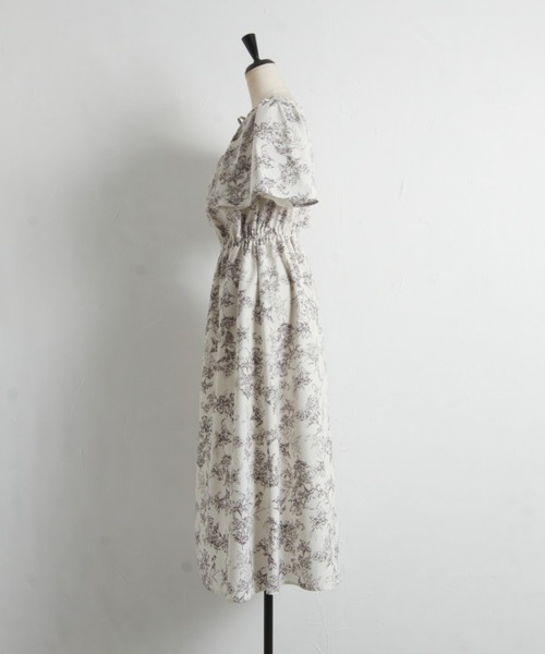 tocco closet(トッコ クローゼット)の「【ZOZO限定】りぼん付きケープライクトワルドジュイプリントワンピース(ワンピース・レディース・オフホワイト/アイボリー・M)」の9枚目の写真
