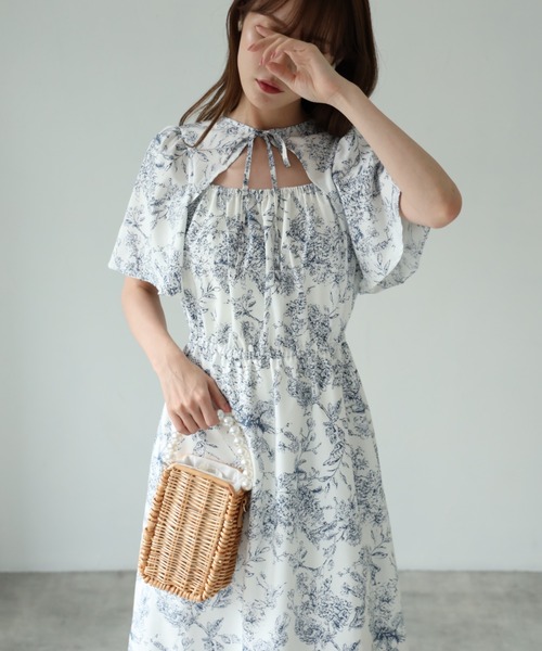 tocco closet(トッコ クローゼット)の「【ZOZO限定】りぼん付きケープライクトワルドジュイプリントワンピース(ワンピース・レディース・オフホワイト/アイボリー・M)」の7枚目の写真