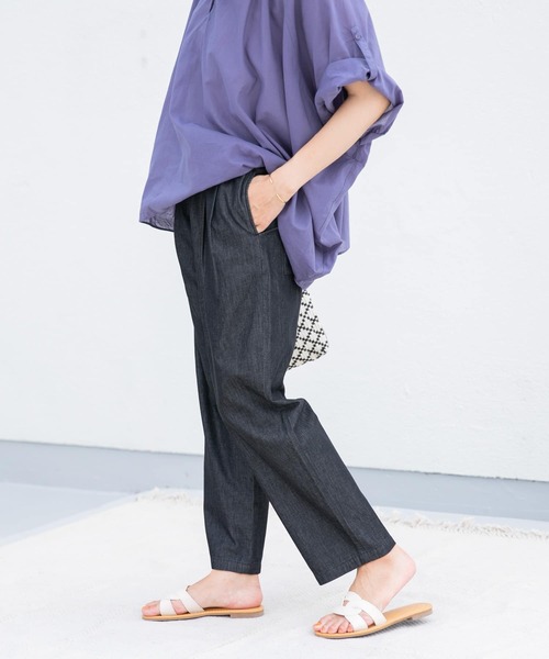 URBAN RESEARCH DOORS（アーバンリサーチドアーズ）の「ライトデニムタックイージーパンツ（デニムパンツ・レディース・ブラック/インディゴブルー・MEDIUM）」の6枚目の写真