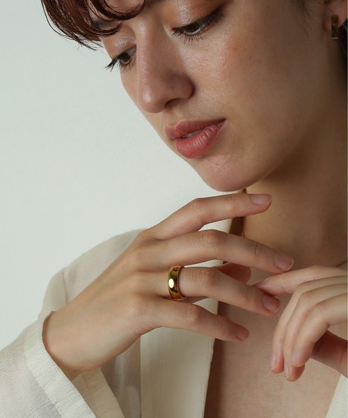 ORLEAN(オルレアン)の「【ORLEAN】シンプルラウンドリング 幅6mm 316L 9号 11号(リング・レディース・ゴールド/シルバー・9号/11号)」の2枚目の写真