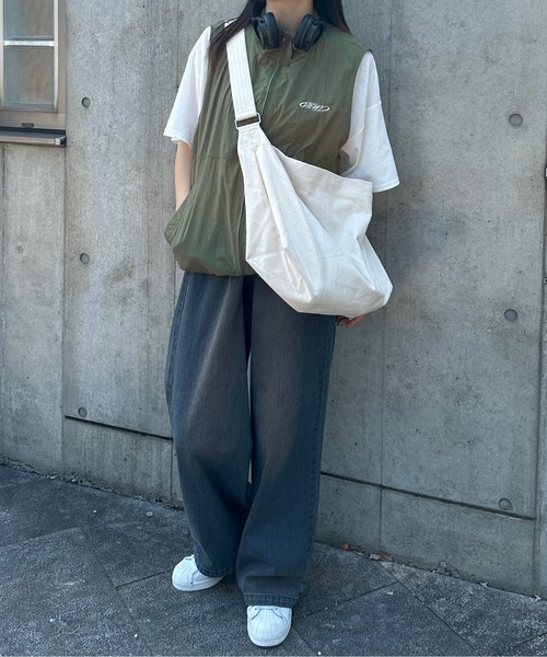 kutir(クティール)の「【M,L 2サイズ展開】刺繍ロゴナイロンベスト(ベスト・レディース・スモークグレー/ブラック/カーキ・LARGE/MEDIUM)」の20枚目の写真