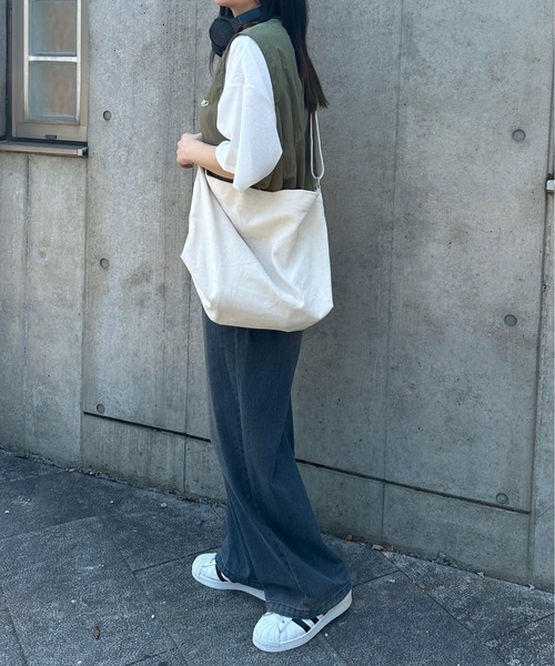 kutir(クティール)の「【M,L 2サイズ展開】刺繍ロゴナイロンベスト(ベスト・レディース・スモークグレー/ブラック/カーキ・LARGE/MEDIUM)」の21枚目の写真