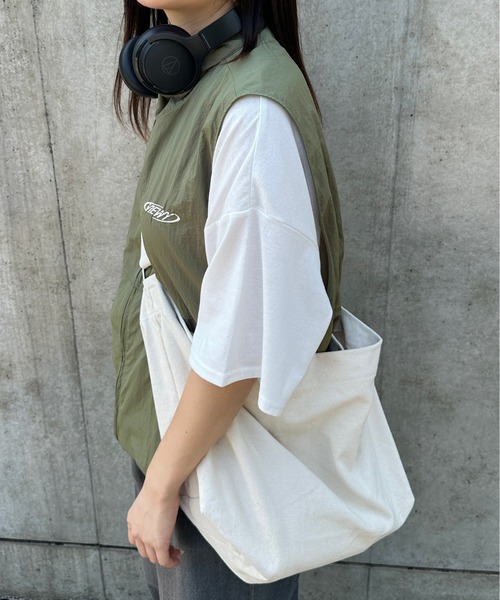 kutir(クティール)の「【M,L 2サイズ展開】刺繍ロゴナイロンベスト(ベスト・レディース・スモークグレー/ブラック/カーキ・LARGE/MEDIUM)」の18枚目の写真