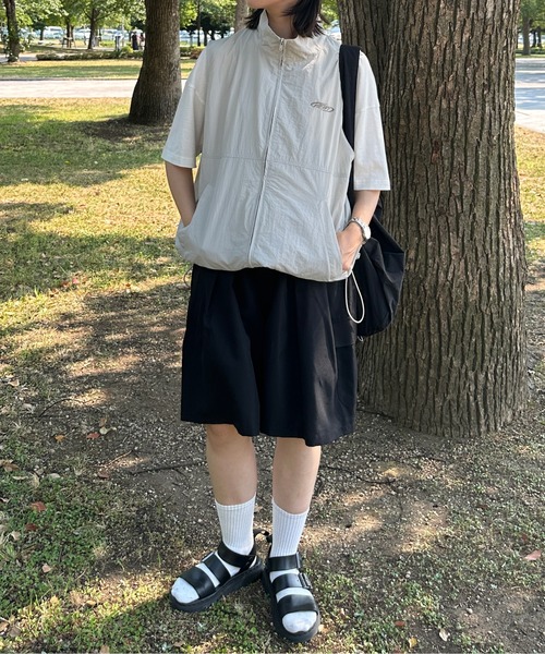 kutir(クティール)の「【M,L 2サイズ展開】刺繍ロゴナイロンベスト(ベスト・レディース・スモークグレー/ブラック/カーキ・LARGE/MEDIUM)」の14枚目の写真