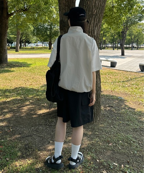 kutir(クティール)の「【M,L 2サイズ展開】刺繍ロゴナイロンベスト(ベスト・レディース・スモークグレー/ブラック/カーキ・LARGE/MEDIUM)」の15枚目の写真