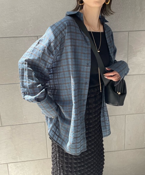 y/m by misato（イムバイミサト）の「シアーサッカーチェックシャツ（シャツ/ブラウス・レディース・ブルー/チャコールグレー・FREE）」の2枚目の写真