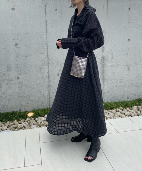 y/m by misato（イムバイミサト）の「シアーサッカーチェックシャツ（シャツ/ブラウス・レディース・ブルー/チャコールグレー・FREE）」の5枚目の写真