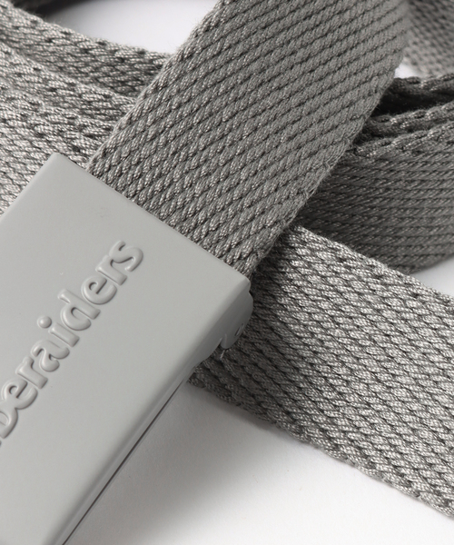 Liberaiders（リベレイダース）の「【Liberaiders / リベレイダース】EMBOSS LOGO BELT（ベルト・メンズ・チャコールグレー/ブラック・FREE）」の3枚目の写真