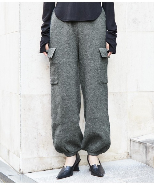 Settimissimo（セッティミッシモ）の「アルパカタッチ ニット カーゴパンツ ニットパンツ（カーゴパンツ・レディース・アイボリー/グレー・FREE）」の17枚目の写真