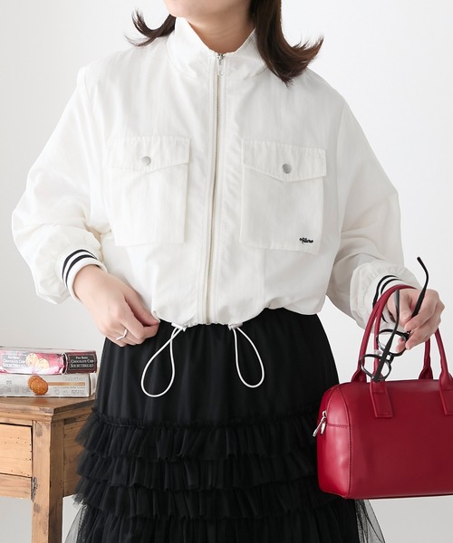BONLECILL(ボンルシール)の「ラインリブ配色刺繍ドロストナイロンブルゾン(ナイロンジャケット・レディース・レッド/アイボリー/ブラック/チャコールグレー・FREE)」の5枚目の写真