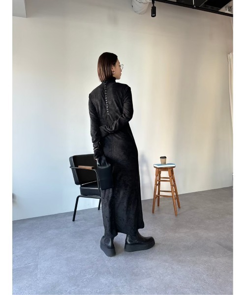 HANNE(アン)の「ハイネックパイルロングワンピース(ワンピース・レディース・ブラック/グレー・FREE)」の5枚目の写真